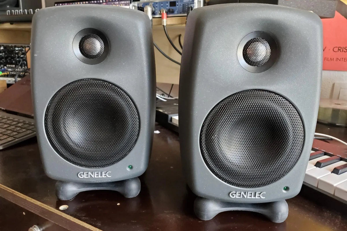 Location Genelec 8020D - Lightyshare