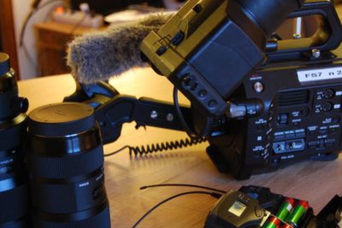 Location Pack Sony FS7 & 2 Zooms Sigma 18-35mm / 50-100mm - Lightyshare