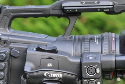 Location camera canon XF-305 avec deux batteries et deux cartes compact flash