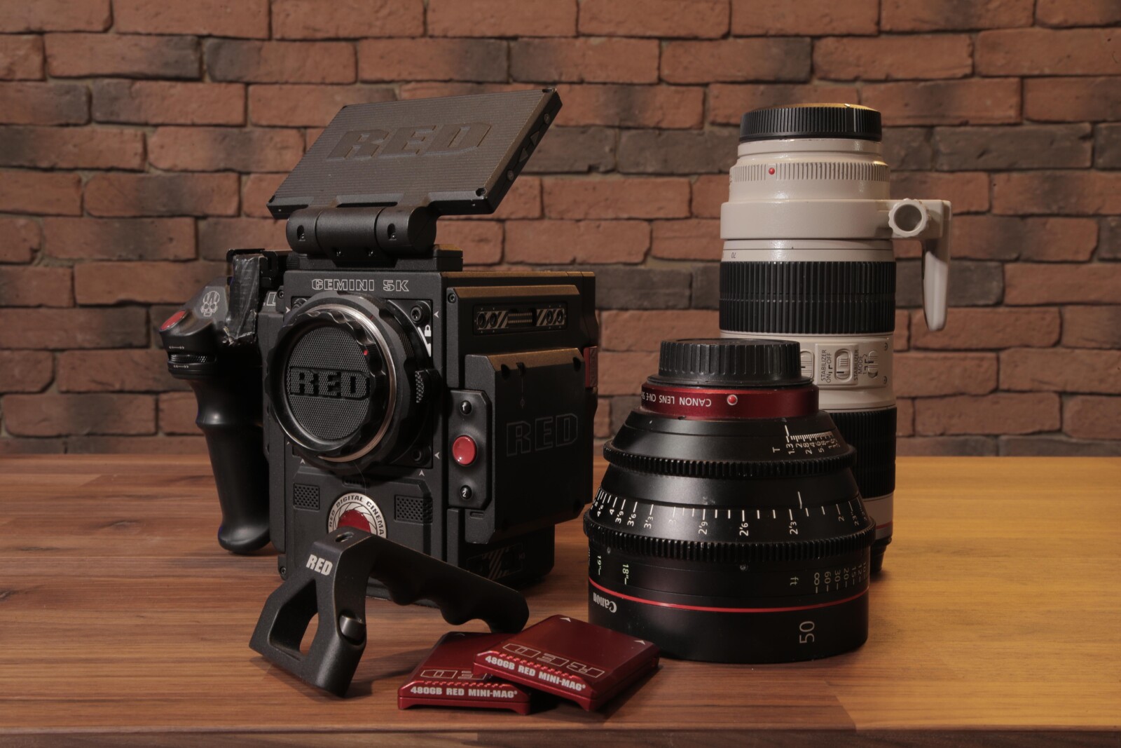 RED Gemini 5K + 6 batteries + 2 chargeurs + 2 SSD 48OGo - Photo 2 sur 3