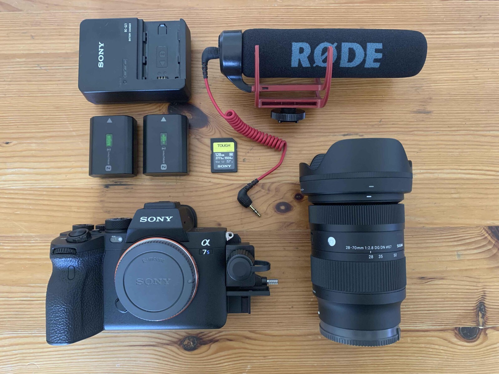 Pack Sony A7S iii+28-70mm+Micro Rode+carte SD - Photo 1 sur 5