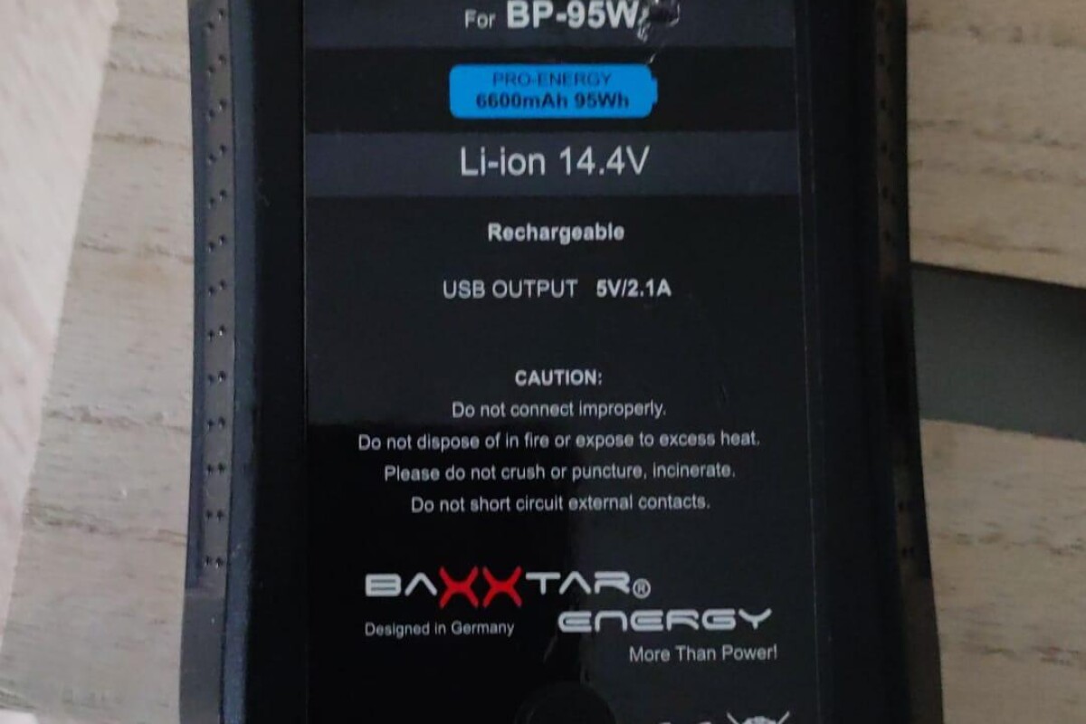 Location BATTERIES V-LOCK + CHARGEUR Baxxtar Pro Batterie  - Lightyshare