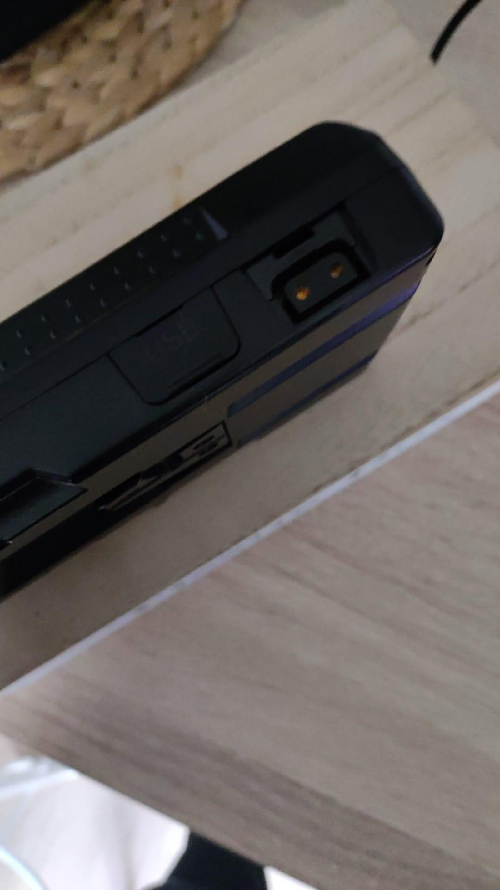 BATTERIES V-LOCK + CHARGEUR Baxxtar Pro Batterie  - Photo 2 sur 2