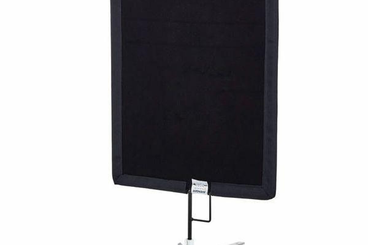 Location Avenger I750B 24"x36" Solid Black Flag - Lightyshare