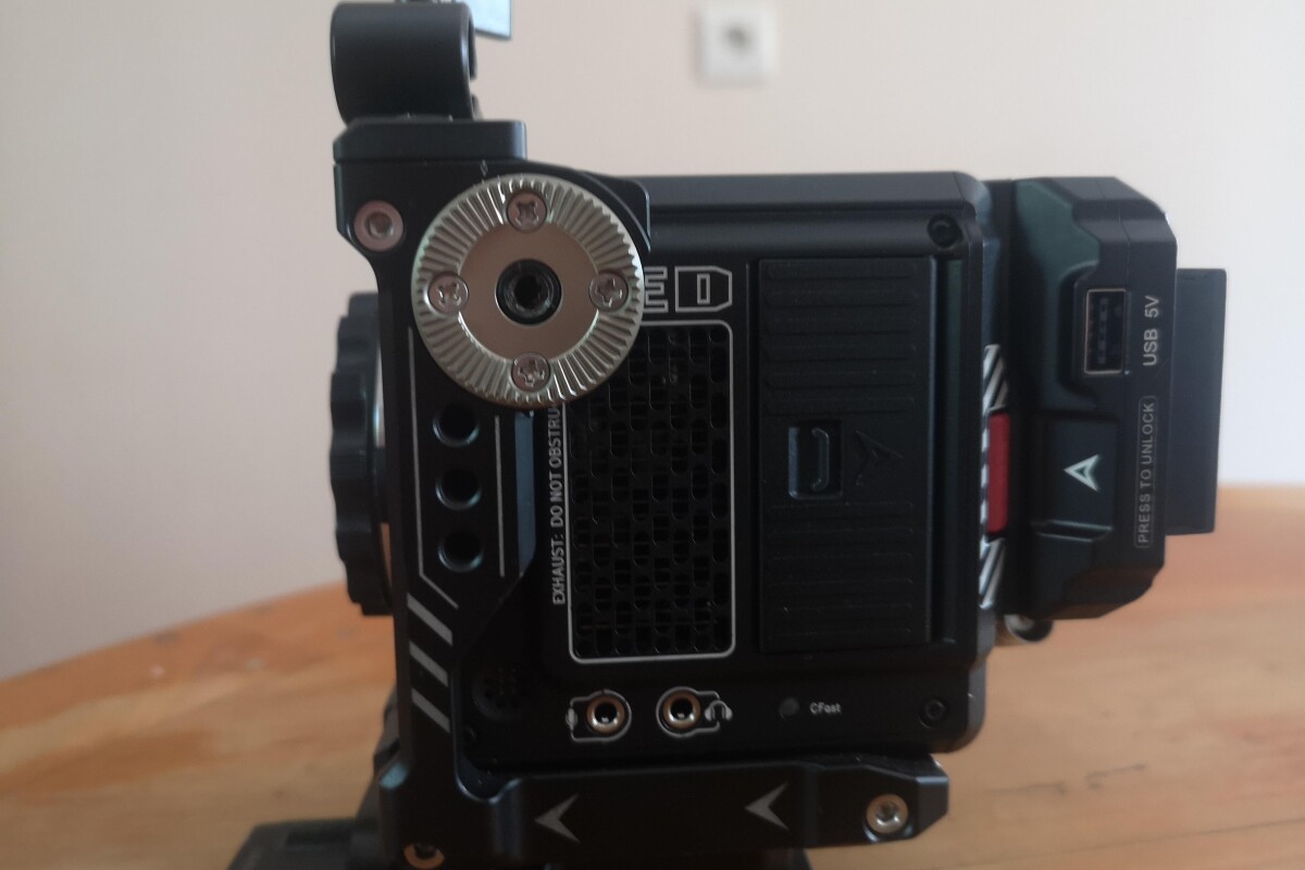 Location RED KOMODO + carte mémoire + 2 vlock - Lightyshare