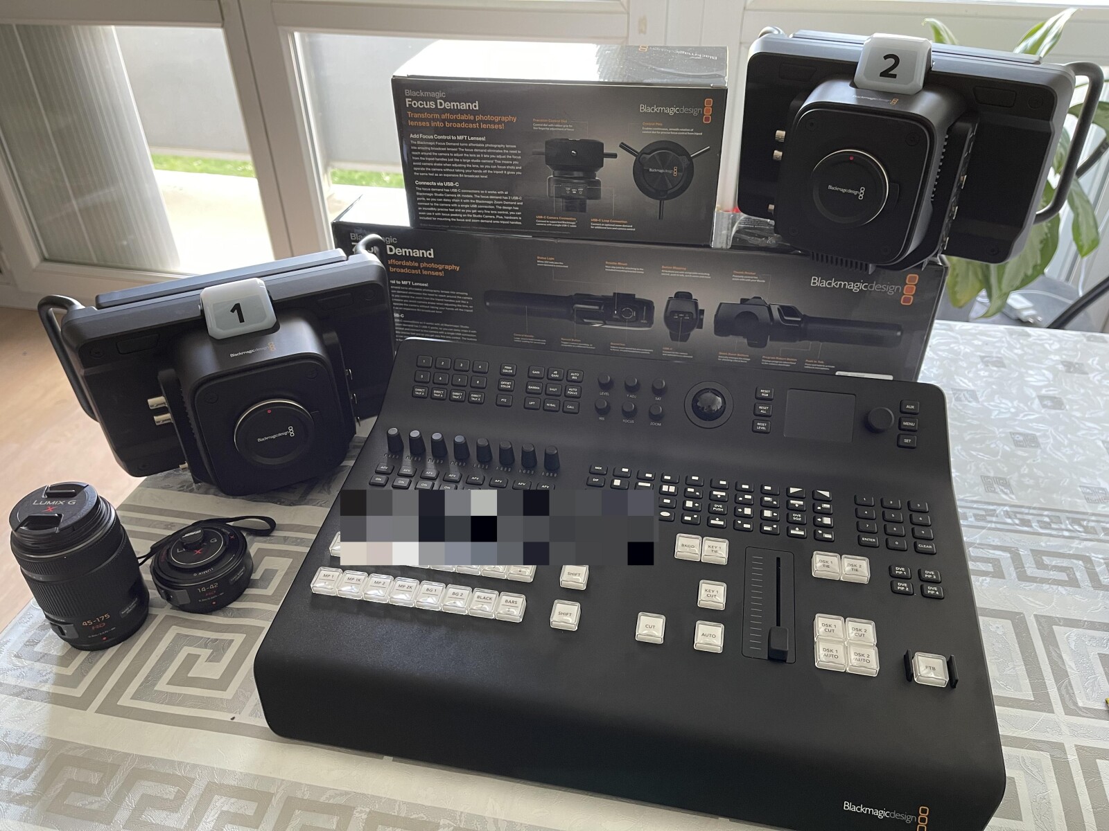 Blackmagic Atem Télévision 4K pro (pack Studio) - Photo 2 sur 6