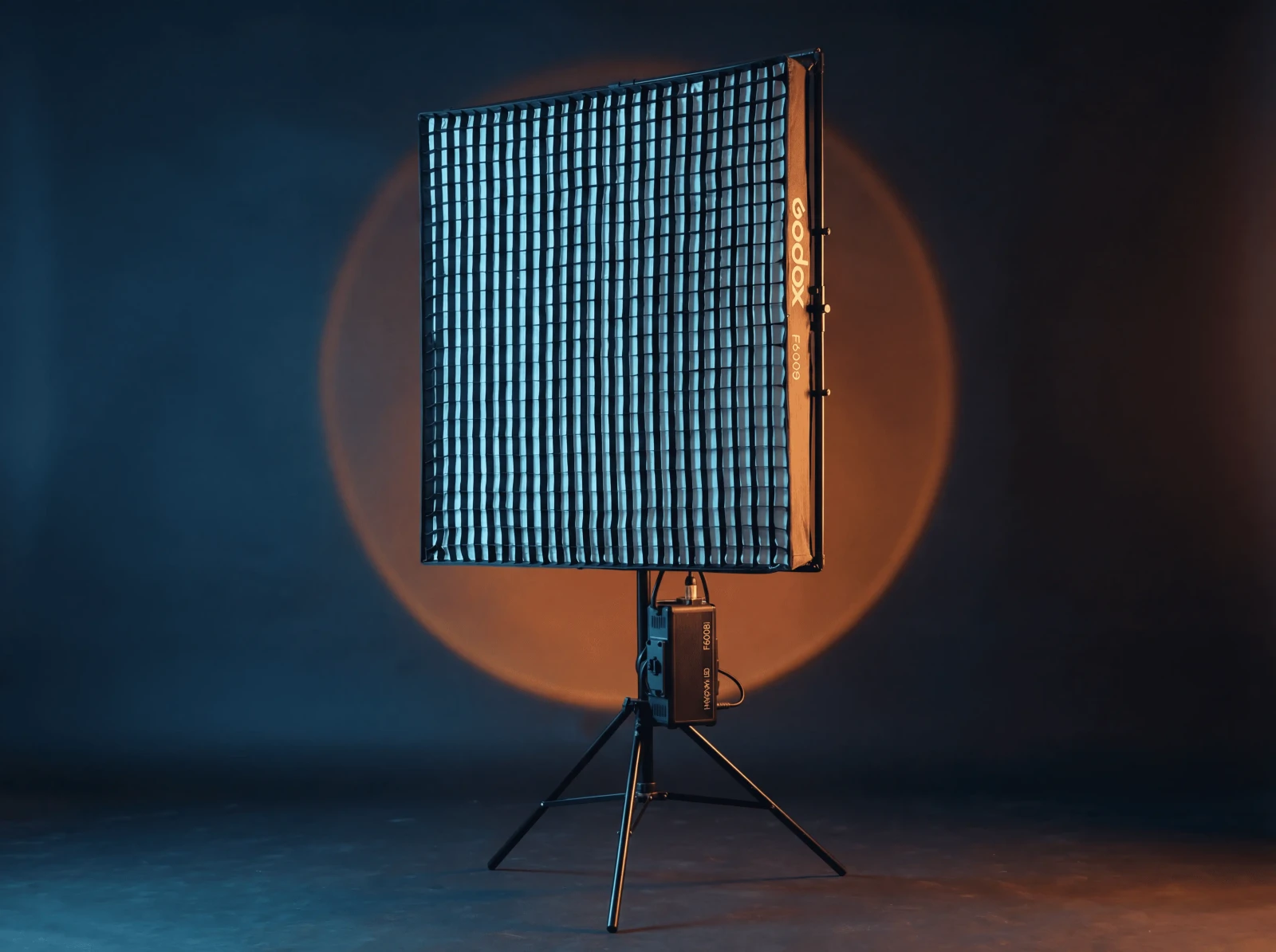 Godox KNOWLED F600Bi - Photo 2 sur 2