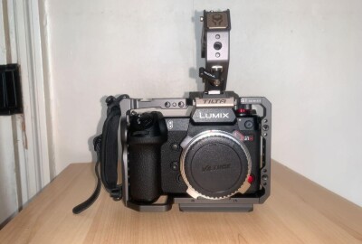 Location Kit Lumix S1H + Optique Panasonic 24-105mm + Cage. Kit Près à tourner