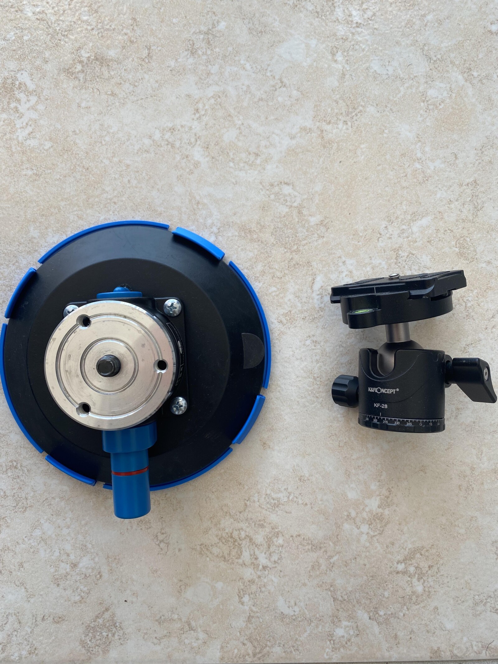 Ventouse Manfrotto 241FB + Tête ajustable - Photo 1 sur 1