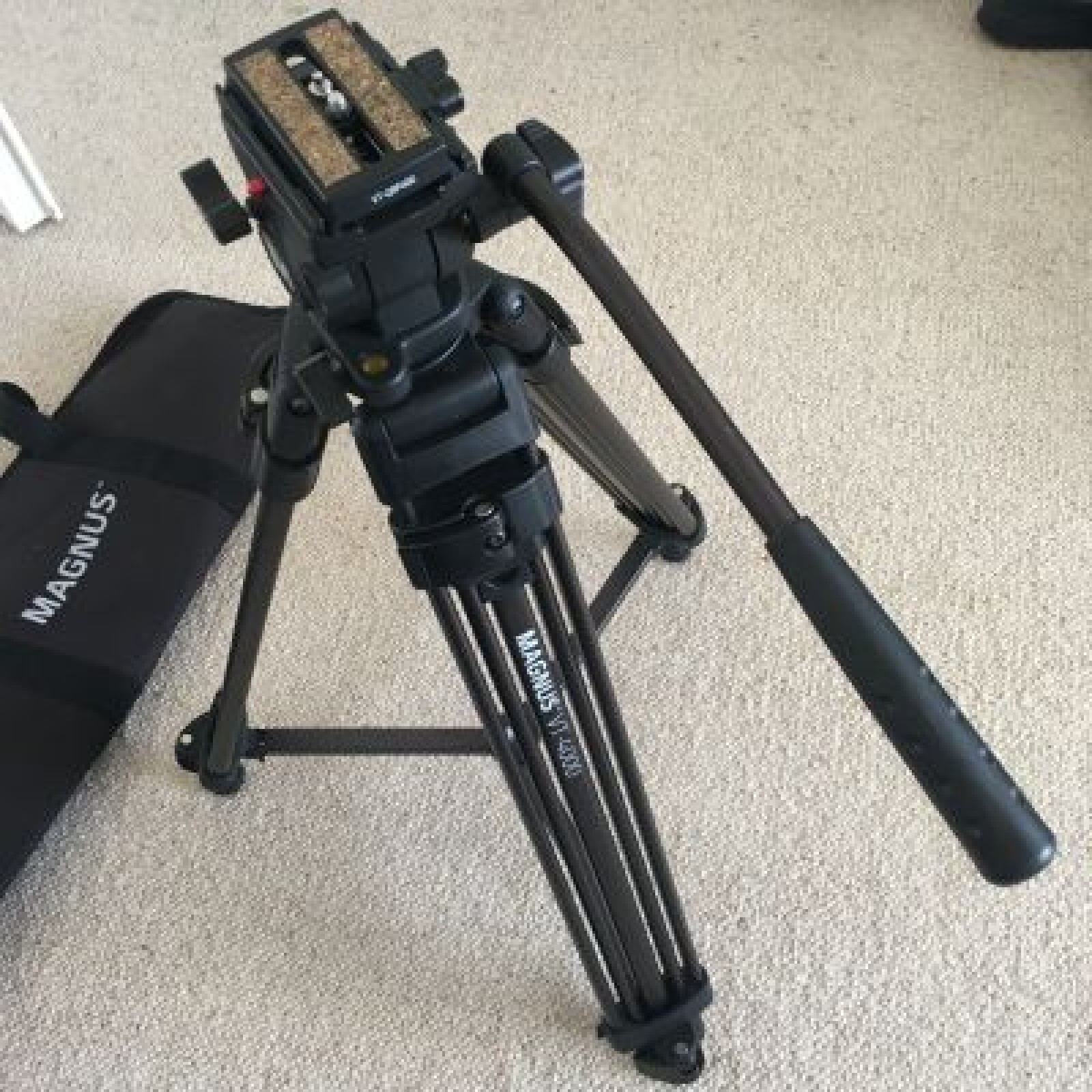 Trépied Fluid head Magnus VT-4000 - Photo 1 sur 5