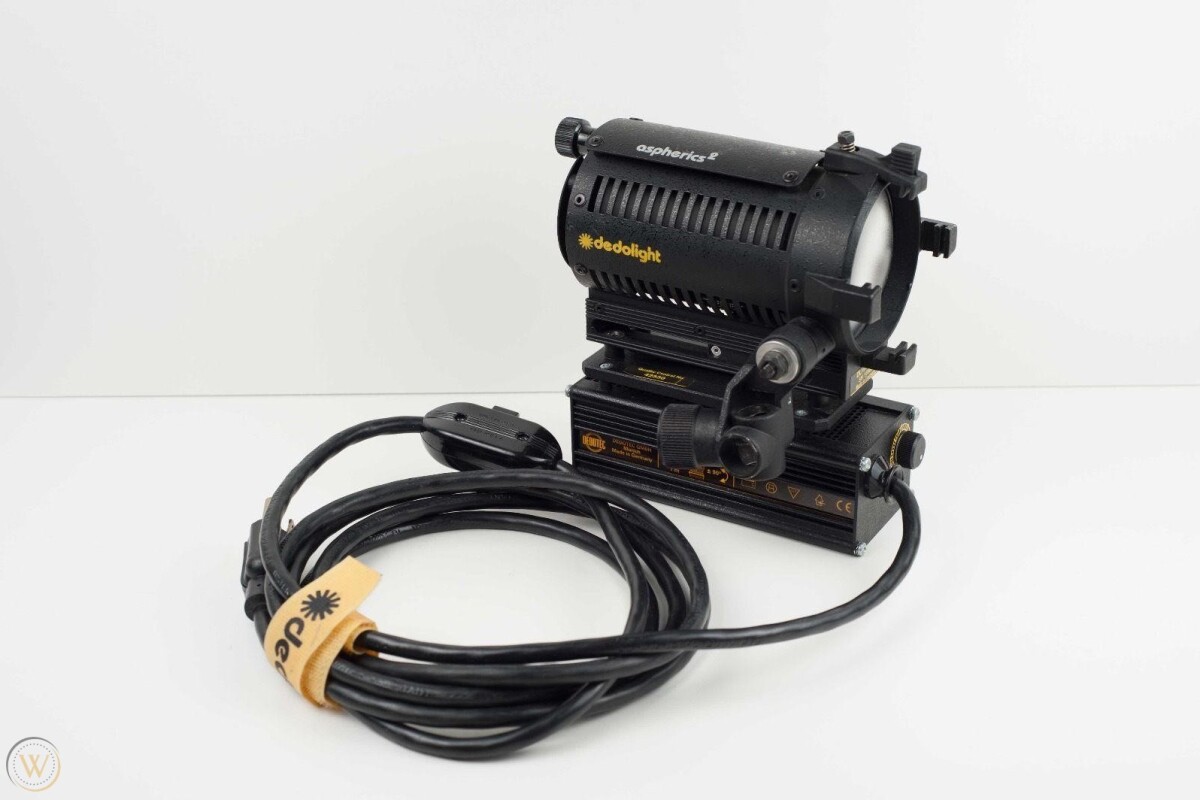 Location Pack 2 x Dedolight DLH4 24V/150W + transformateur DLHM4-300 + Volets - Lightyshare