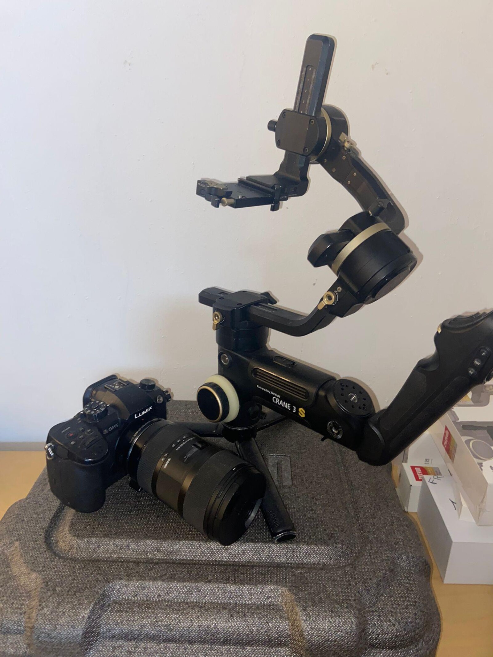 [PACK] GH5 + 18-35mm F1.8 + Stab Crane 3S Pro - Photo 1 sur 3