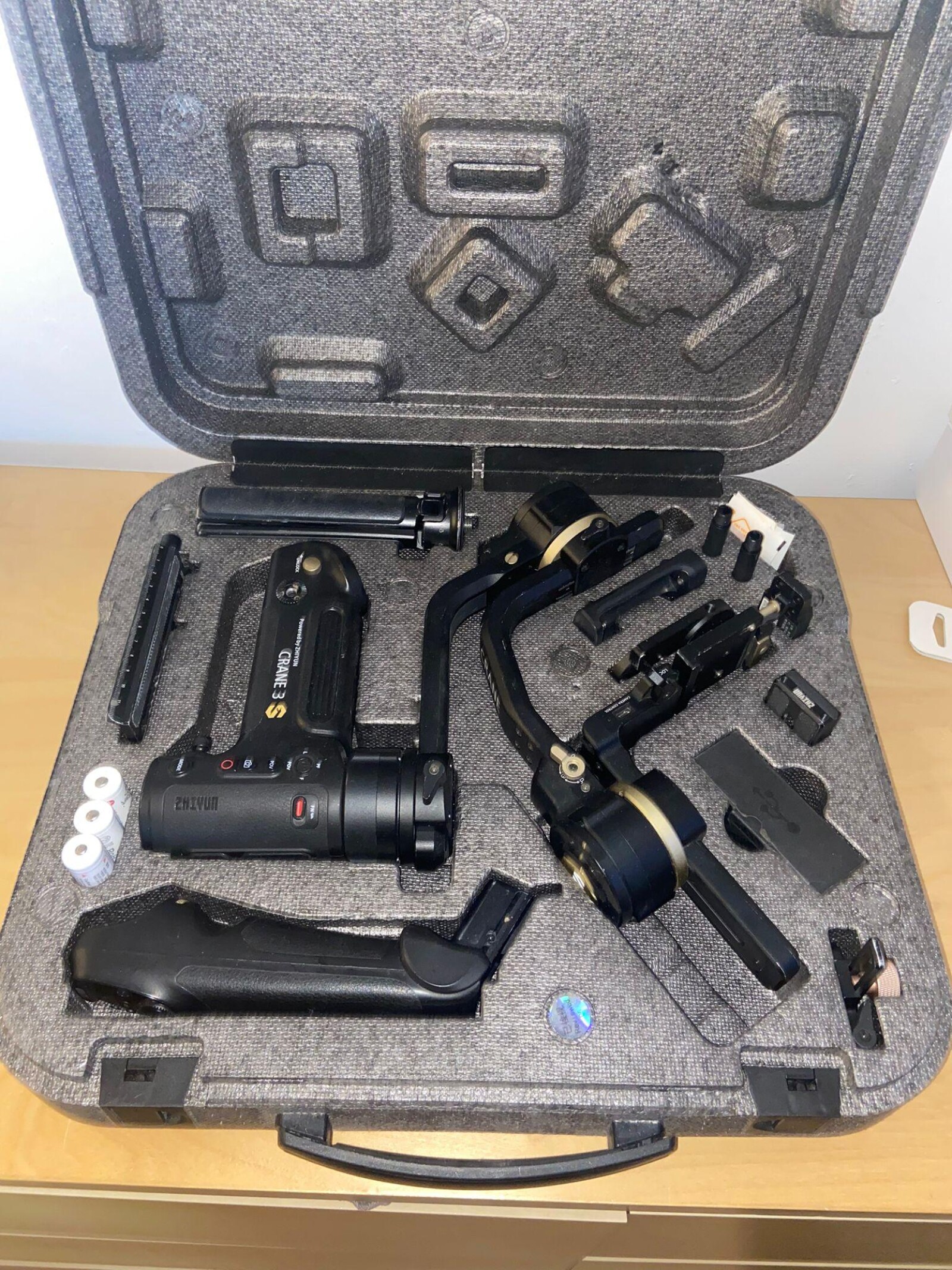 [PACK] GH5 + 18-35mm F1.8 + Stab Crane 3S Pro - Photo 2 sur 3