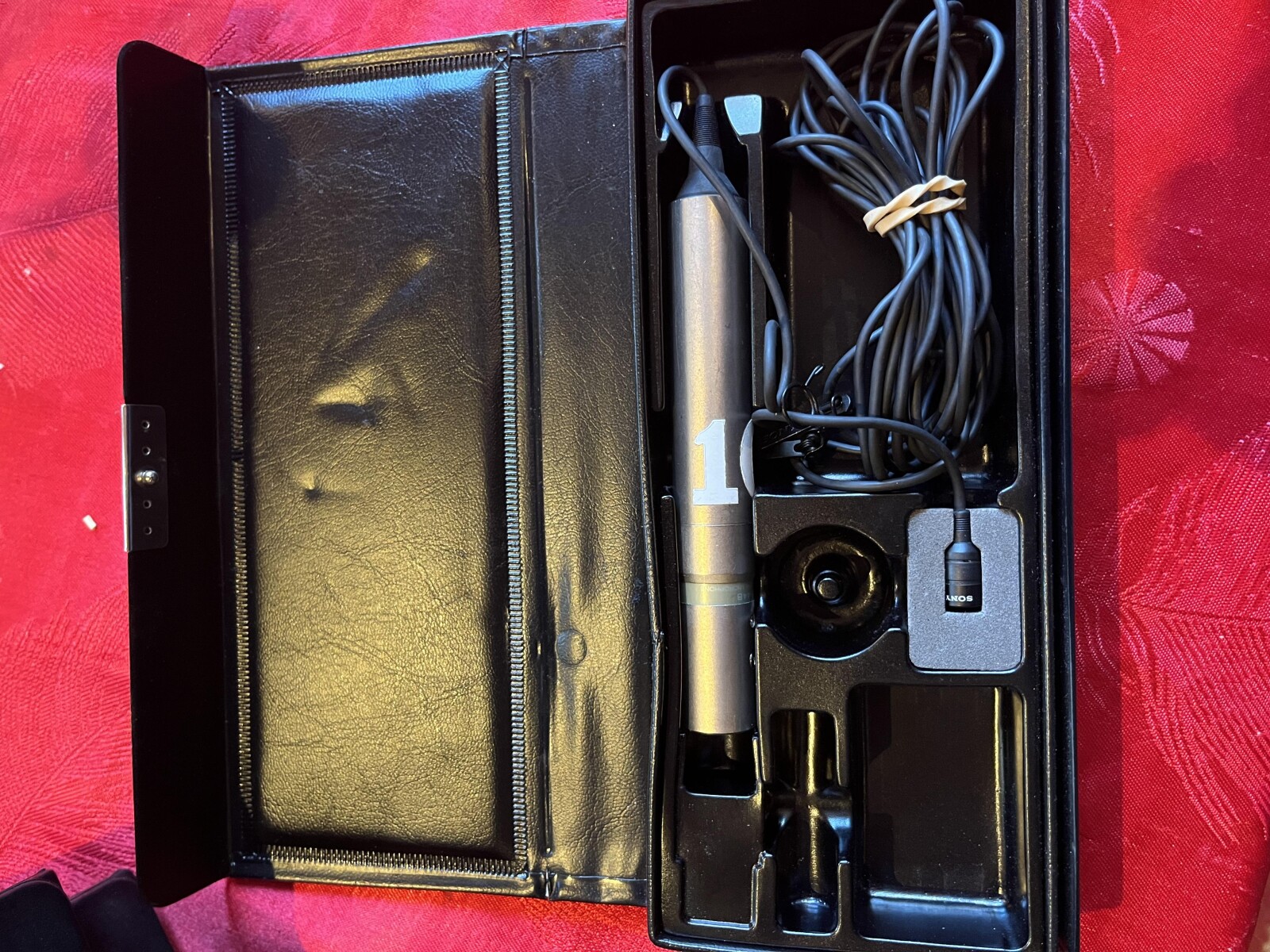 Sony ECM-44B micro-cravate omnidirectionnel XLR - Photo 1 sur 3