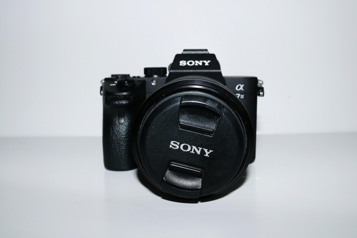 Location Sony Alpha 7III + objectif FE 28-70MM  / 3.5-5.6 + 1 batterie + 1 chargeur - Lightyshare