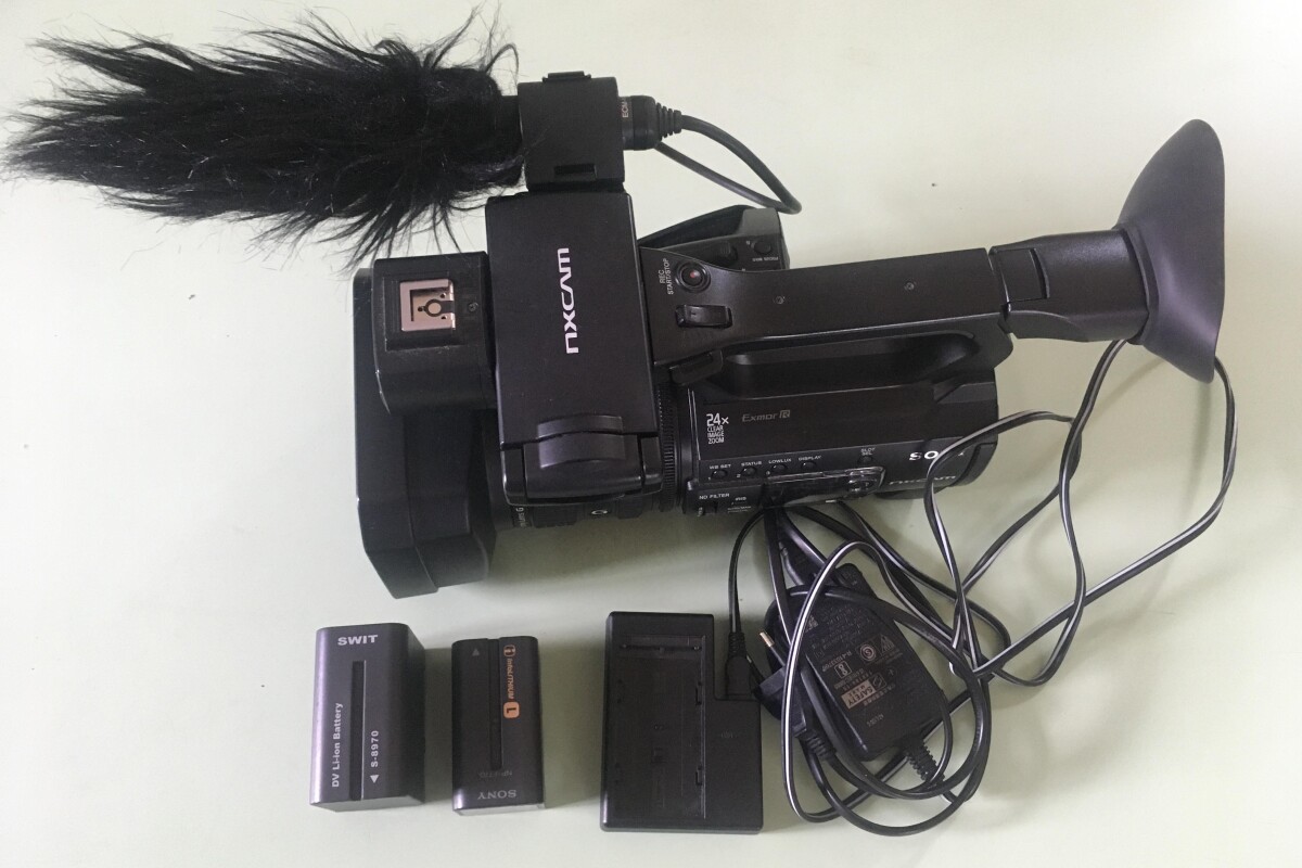 Location Sony HXR-NX100 - Lightyshare