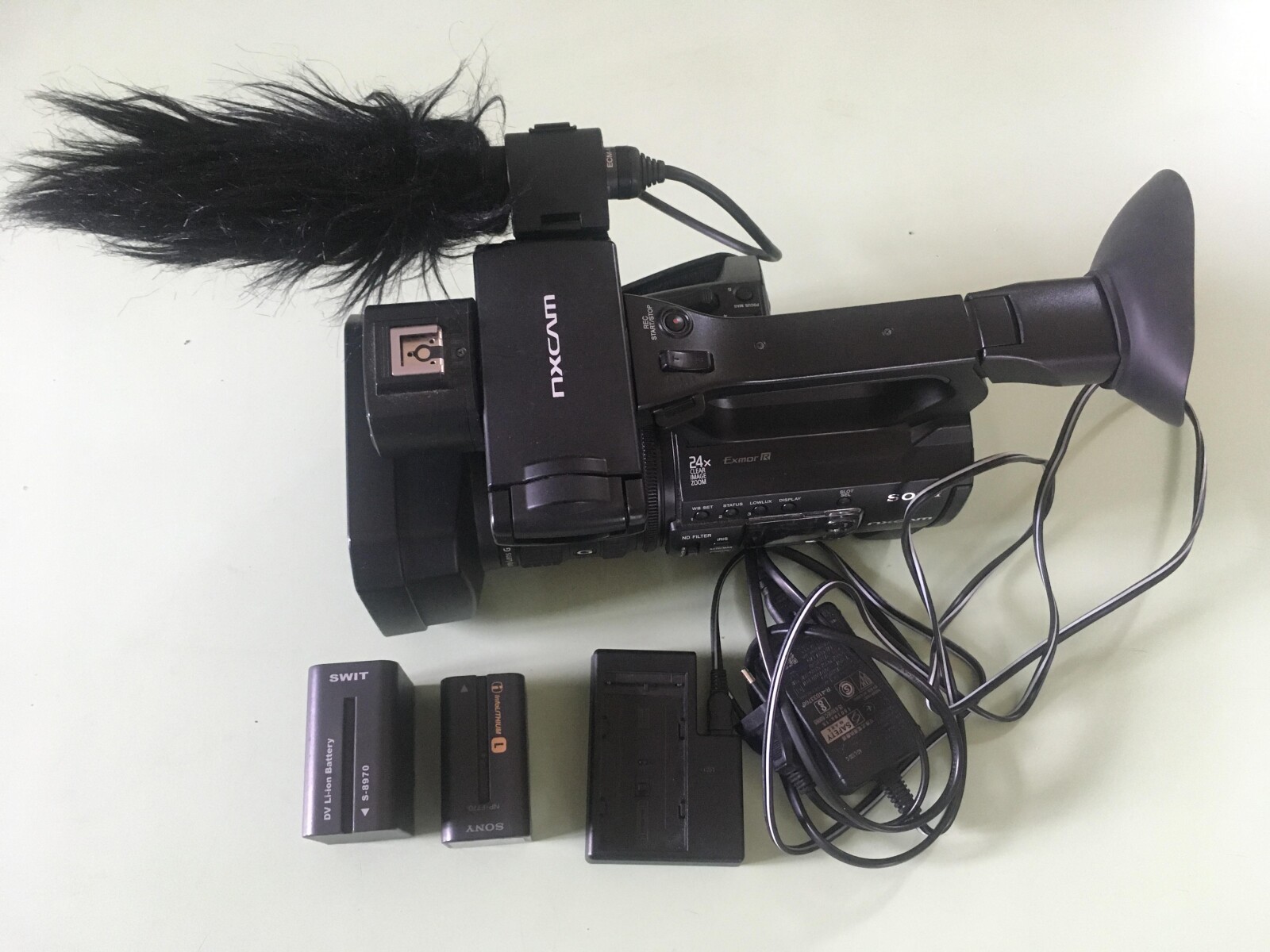 Sony HXR-NX100 - Photo 1 sur 1