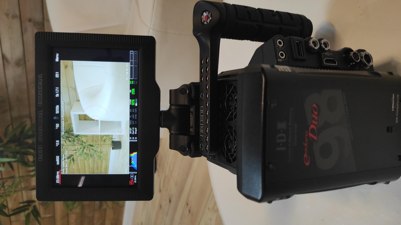 RED Gemini 5K avec accessoires Red, un kit batterie et 1 cartes 1T. Disponible en monture Canon EF  - Photo 2 sur 5