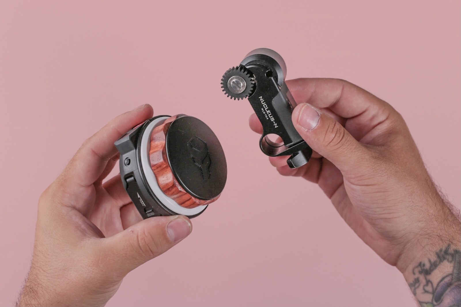 Follow focus sans fil motorisé Tilta nucleus nano moteur follow follow-focus tilta mise au point - Photo 1 sur 1