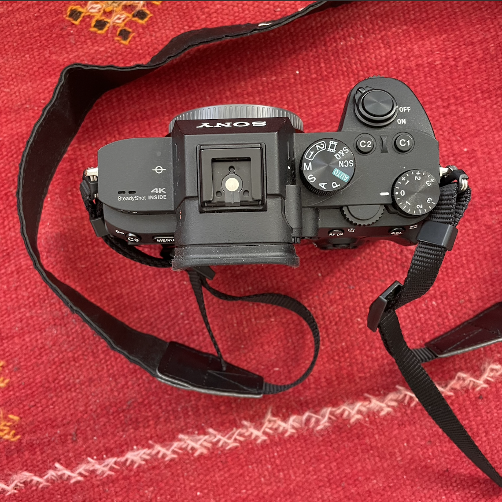Sony Alpha 7 III + 50mm f/1.8 + 28mm f/2 - Photo 2 sur 3