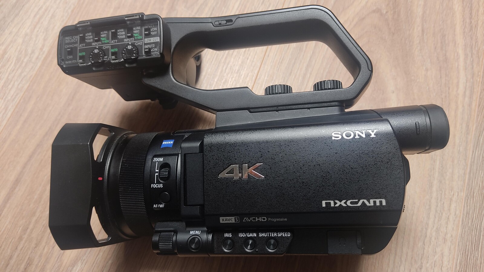 Sony HXR NX80 - Photo 1 sur 3