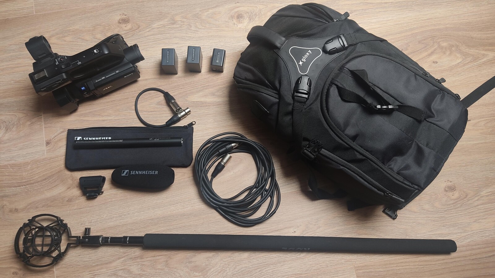 Sony HXR NX80 - Photo 2 sur 3