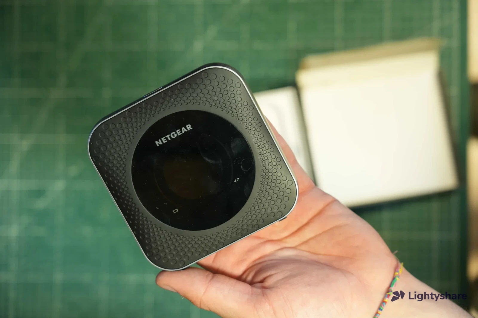 Netgear Nighthawk M1 4G LTE Mobile Router (MR1100) - Photo 1 sur 4