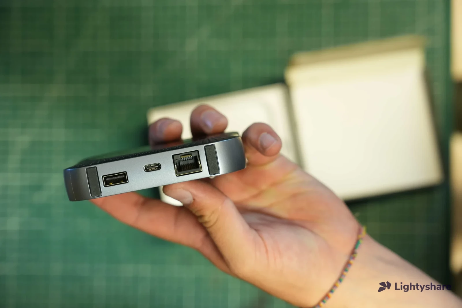 Netgear Nighthawk M1 4G LTE Mobile Router (MR1100) - Photo 3 sur 4
