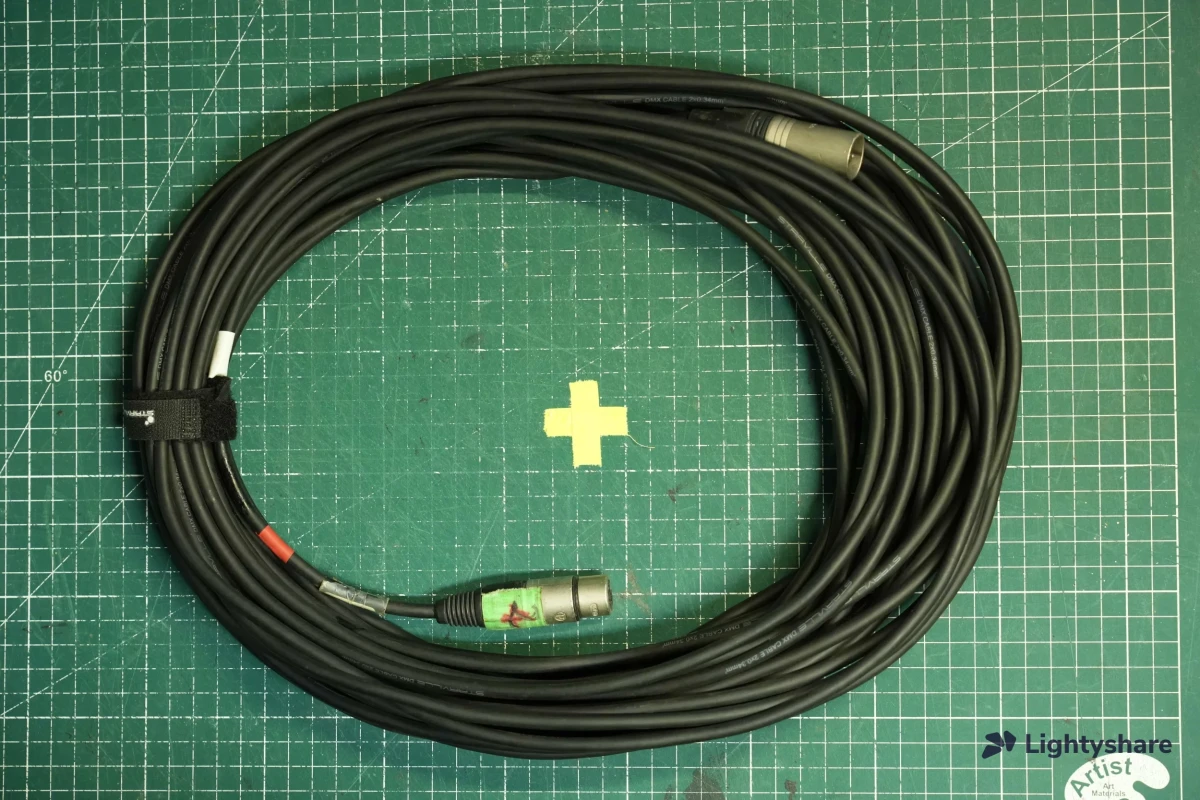 Rent Neutrik XLR - 30m - Lightyshare