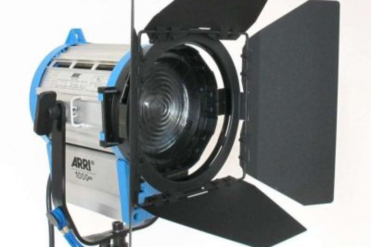 Location Arri 1000 Fresnel Tungsten Light - 1000 watts - Lightyshare