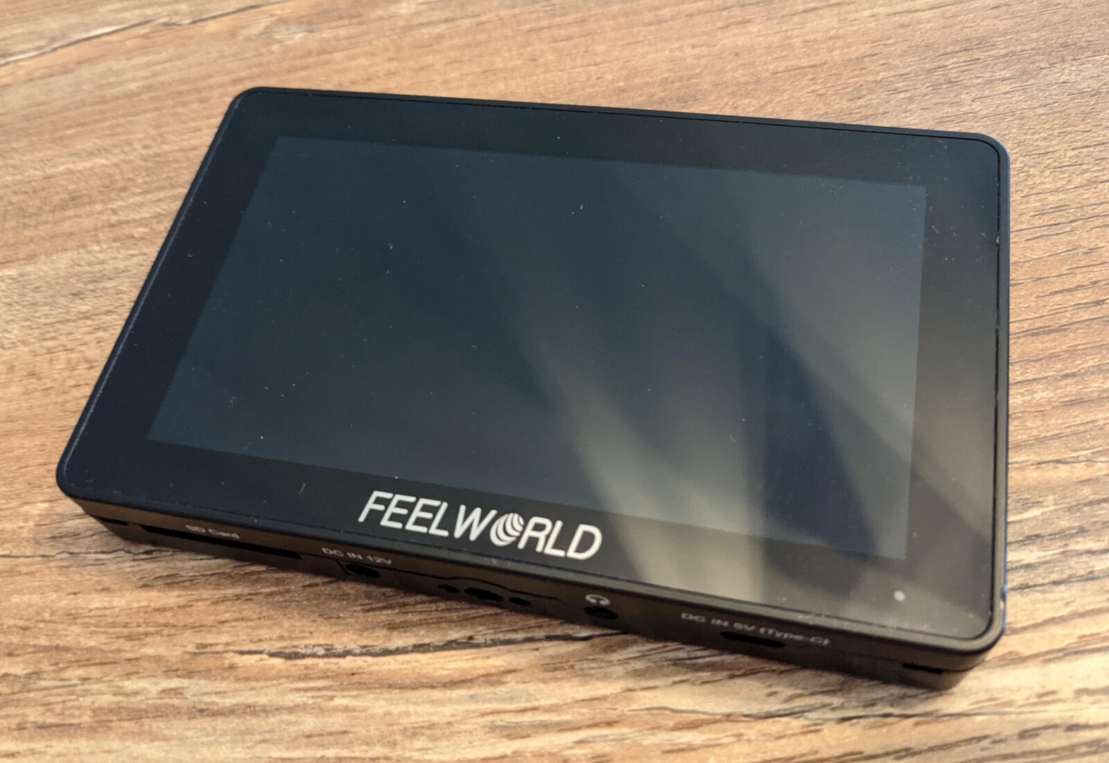 Moniteur Feelworld F6 Plus + 2 Batteries + 1 Bras Magique - Photo 2 sur 4