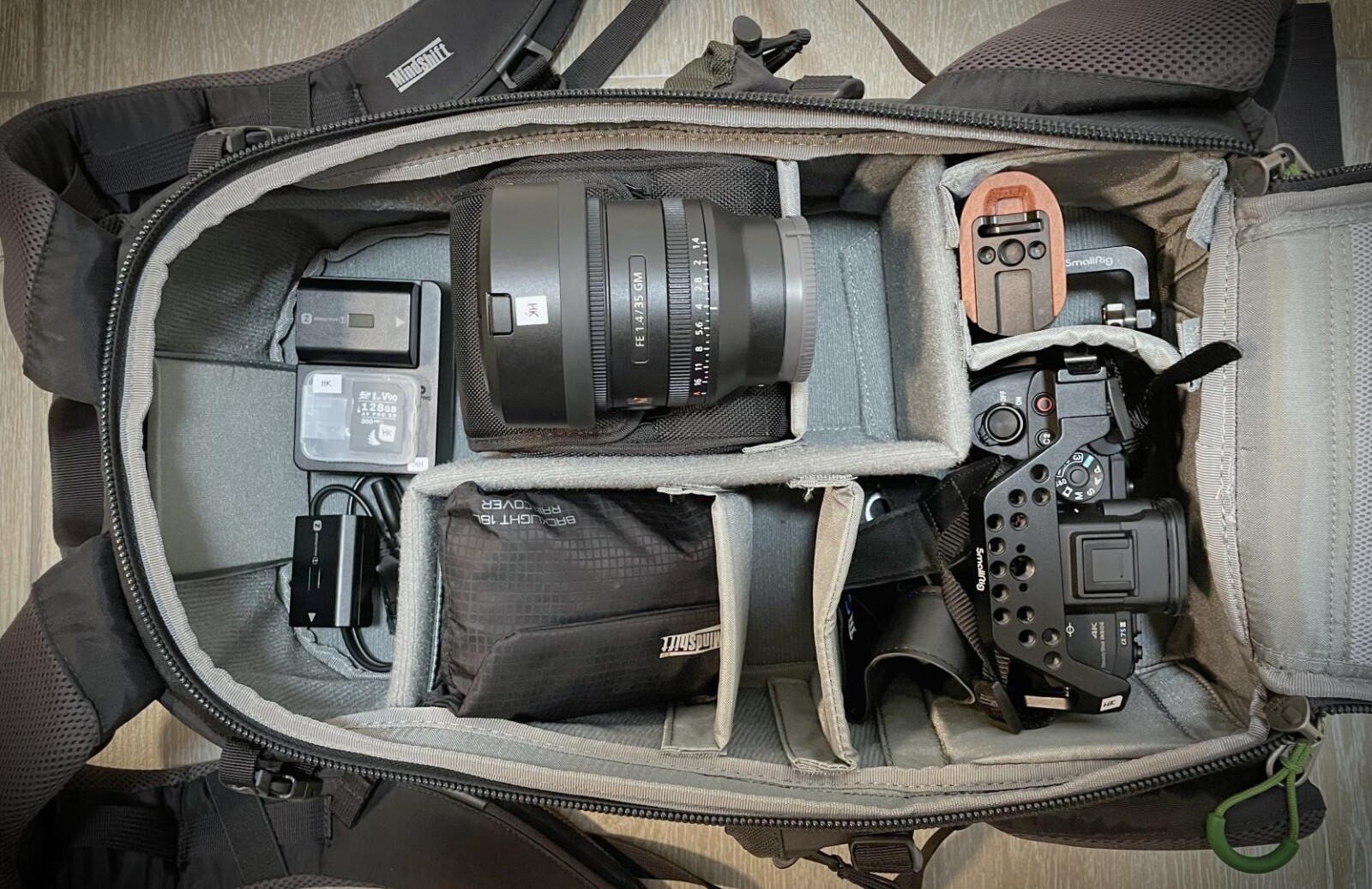 Kit Sony Alpha 7S III + Objectif Sony 35mm f/1.4 + Kit Trépied via HK - Photo 2 sur 8