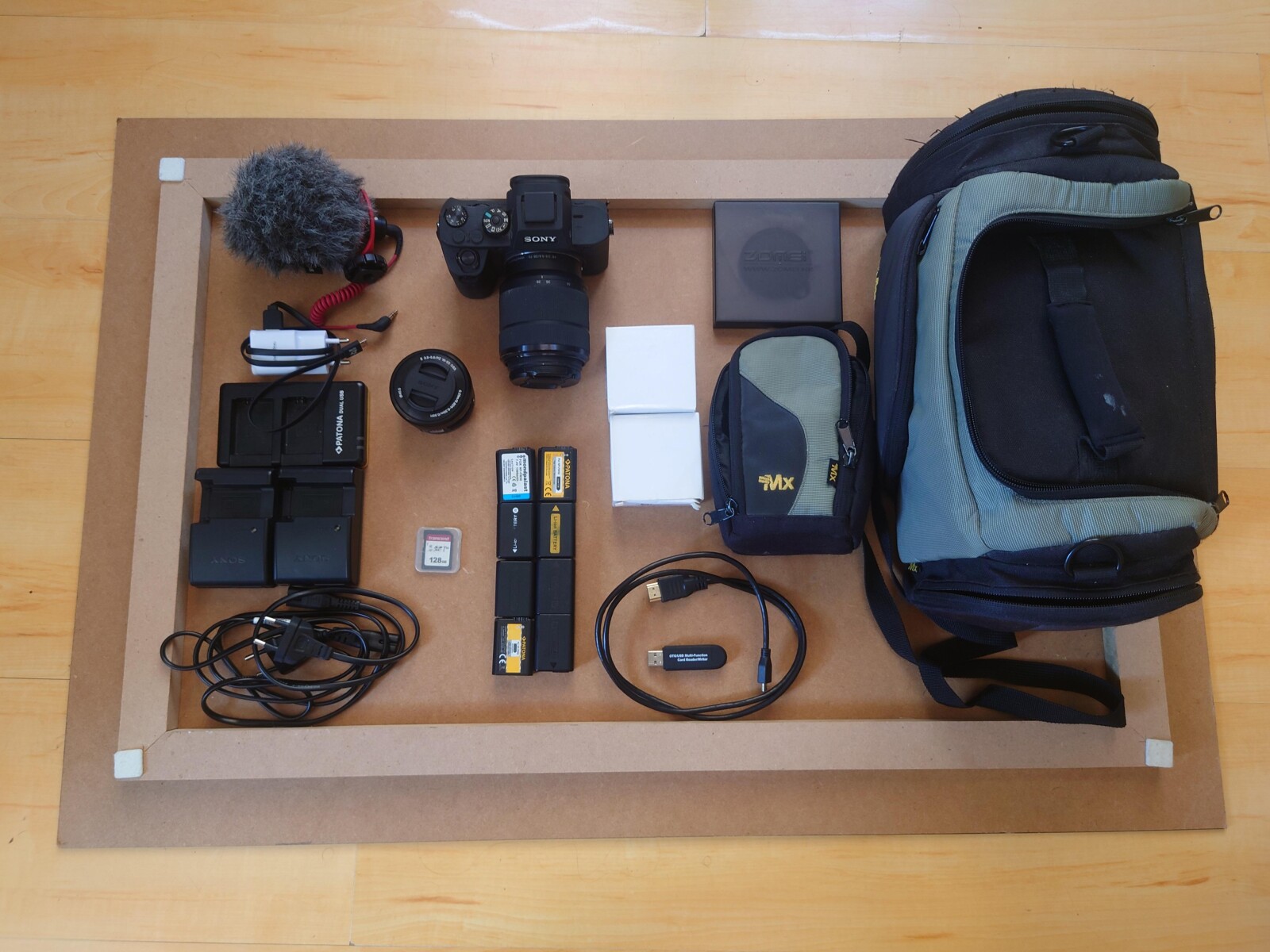 PACK ALPHA 7SII | 2 OBJOS + BATTERIE + SD + HOUSSE - Photo 2 sur 4