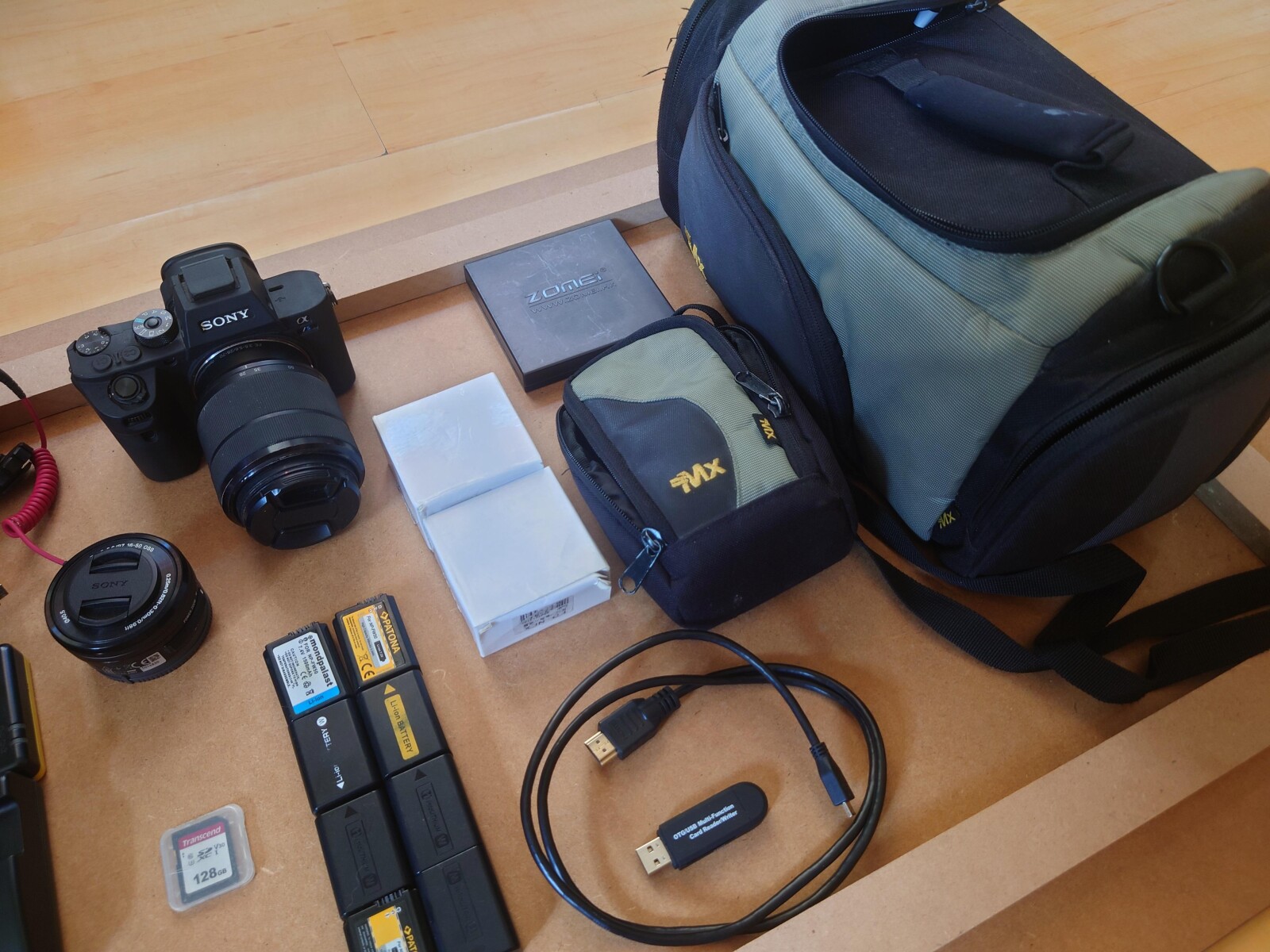 PACK ALPHA 7SII | 2 OBJOS + BATTERIE + SD + HOUSSE - Photo 4 sur 4