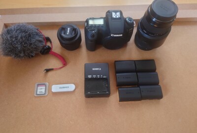 Location PACK CANON 90D | 2 OBJOS + BATTERIE + SD + HOUSSE Canon
