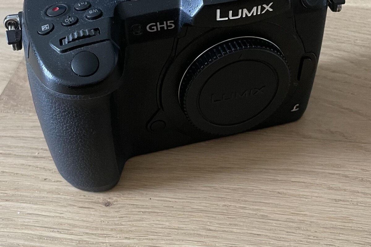 Location Panasonic lumix GH5 + Objectif Panasonic 12-60mm f/3.5-5.6 ASPH Power OIS - Lightyshare