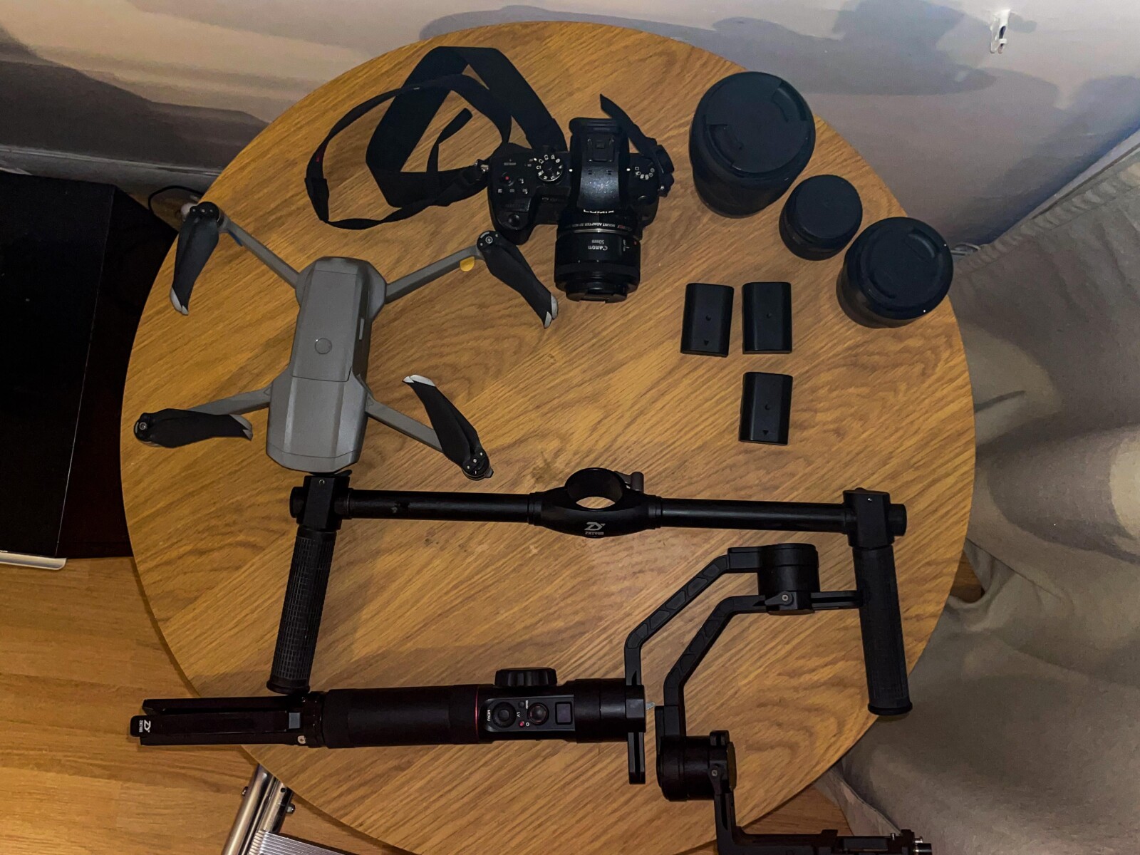 PANASONIC DC-GH5 + Drone DJI Mavic Air 2 Fly More Bundle + zhiyun crane2 - Photo 1 sur 4