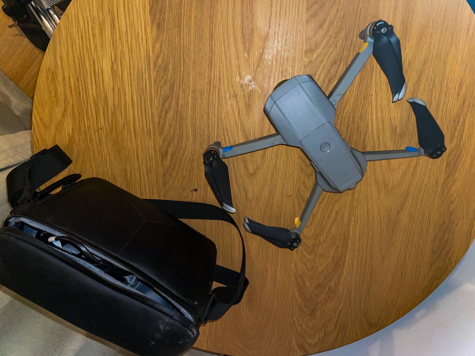 PANASONIC DC-GH5 + Drone DJI Mavic Air 2 Fly More Bundle + zhiyun crane2 - Photo 3 sur 4