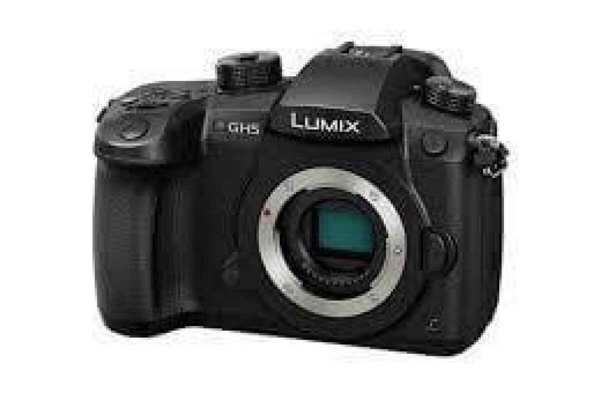 Location Panasonic GH5 + V-Log + Olympus12-40 mm f/2.8 + 3 batteries + 2 cartes SD 64go 150mb/s  - Lightyshare