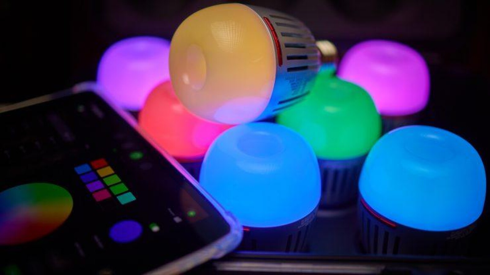 APUTURE ACCENT B7C LAMPE INTELLIGENTE LED RGBWW LIGHT KIT X8 - Photo 2 sur 3