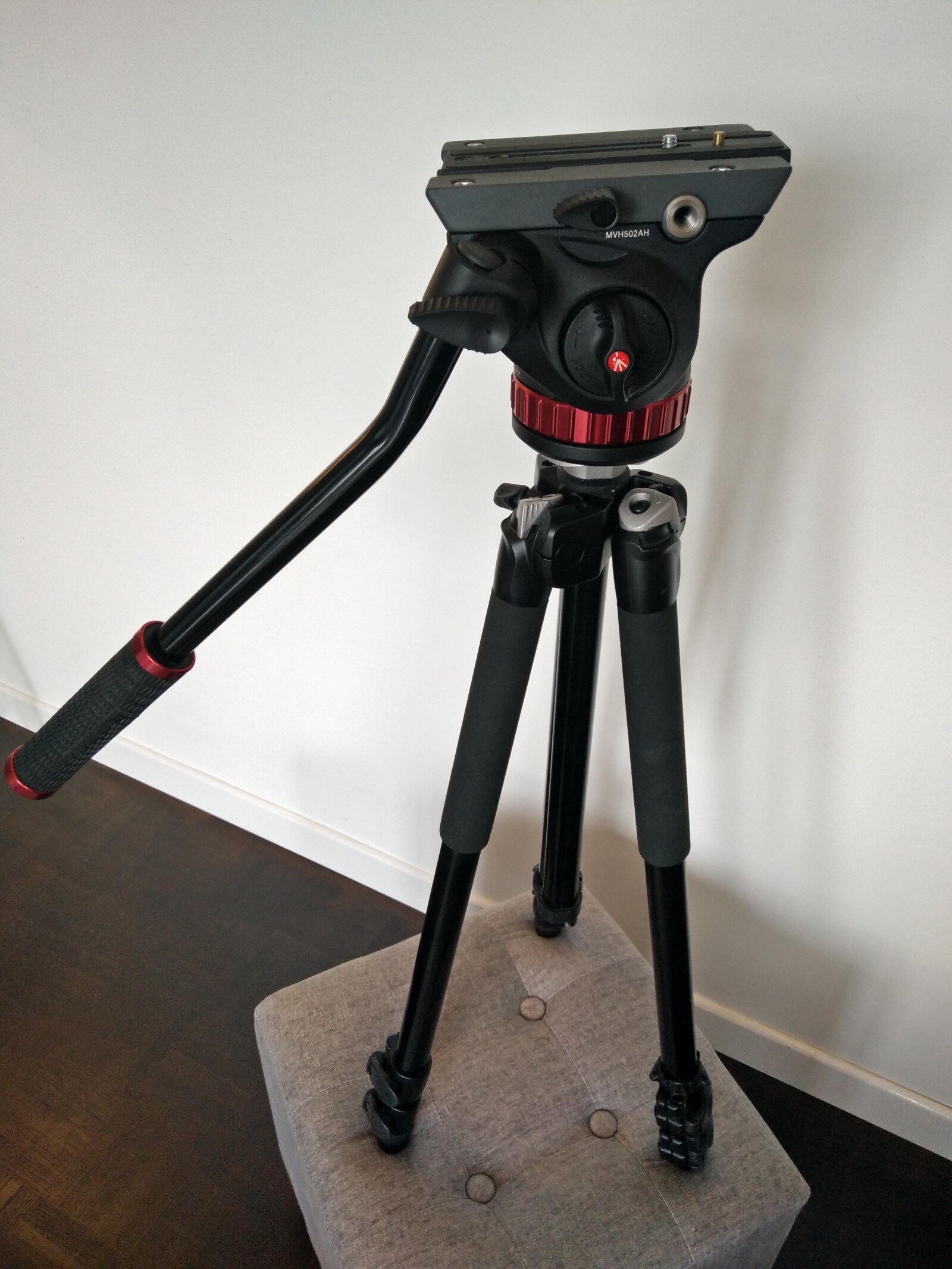 Manfrotto MT294A3 trepied + rotule MVH502AH - Photo 1 sur 4