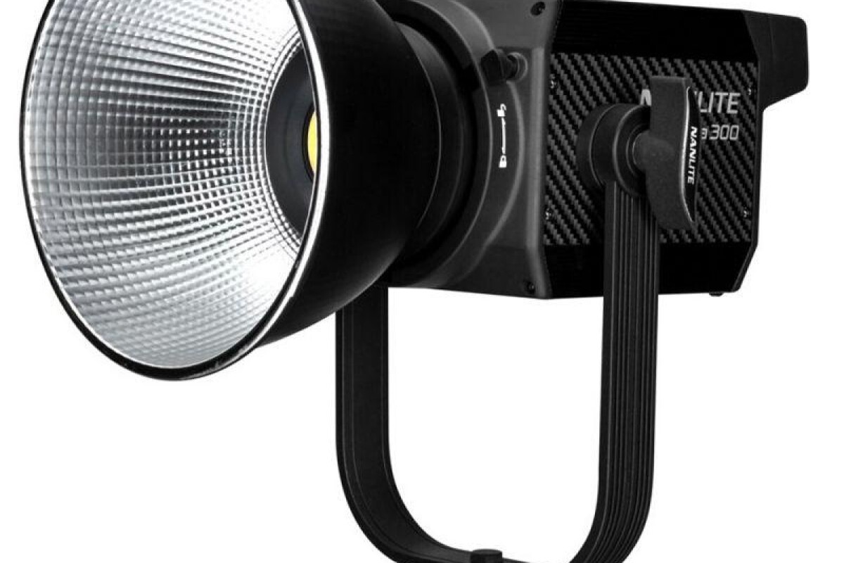 Location Nanlite Forza 300 + pied - Lightyshare