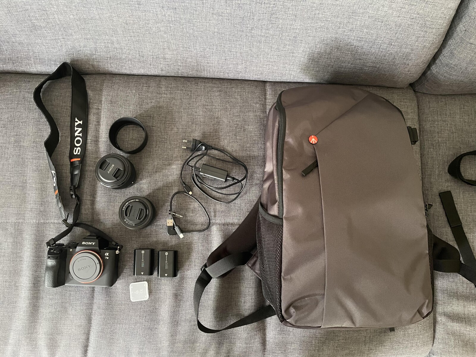 Sony Alpha 7III Noir + FE 28-60mm f/4-5.6 + FE 50mm f/1,8 + Accessoires - Photo 1 sur 5