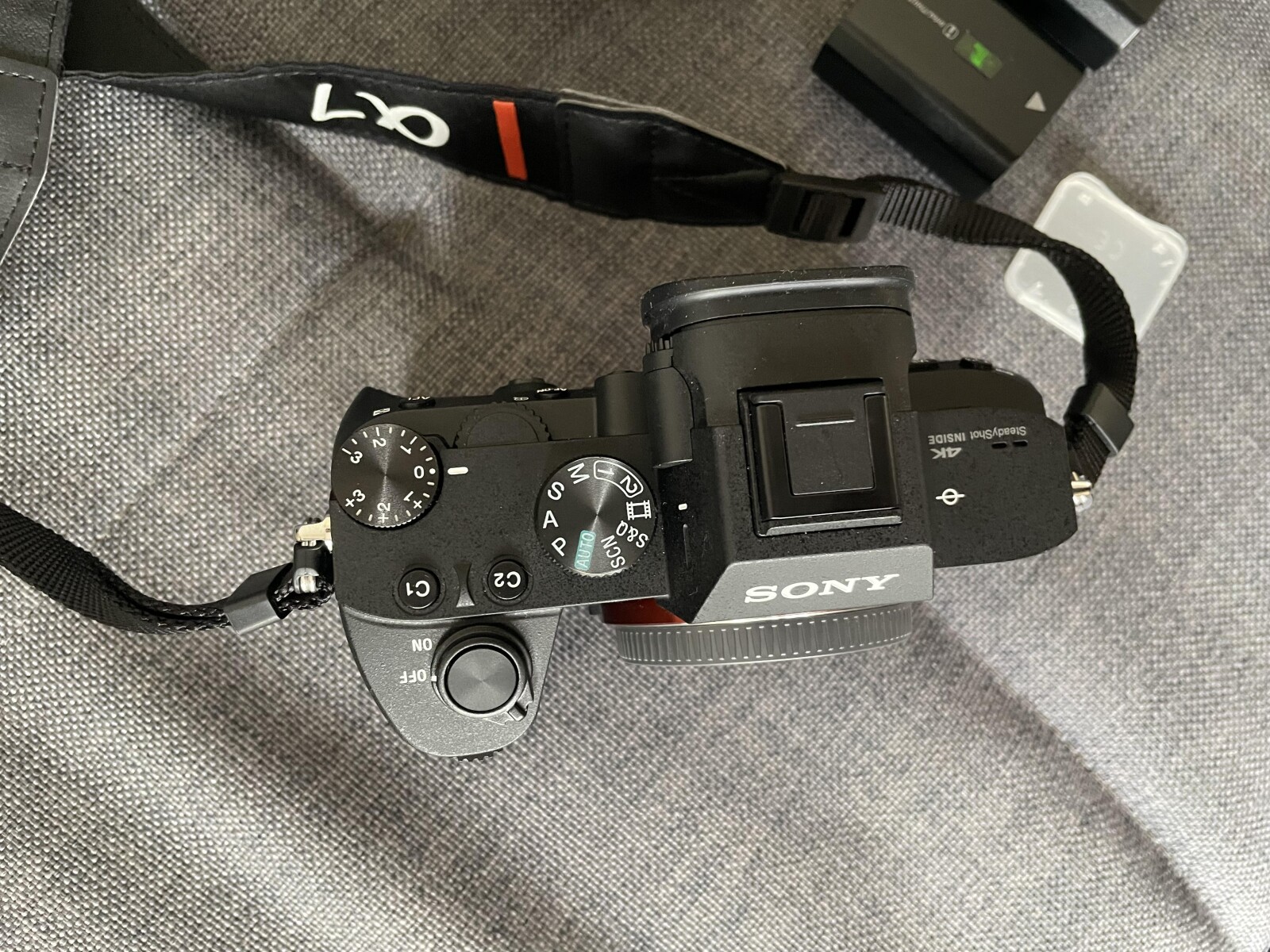 Sony Alpha 7III Noir + FE 28-60mm f/4-5.6 + FE 50mm f/1,8 + Accessoires - Photo 3 sur 5