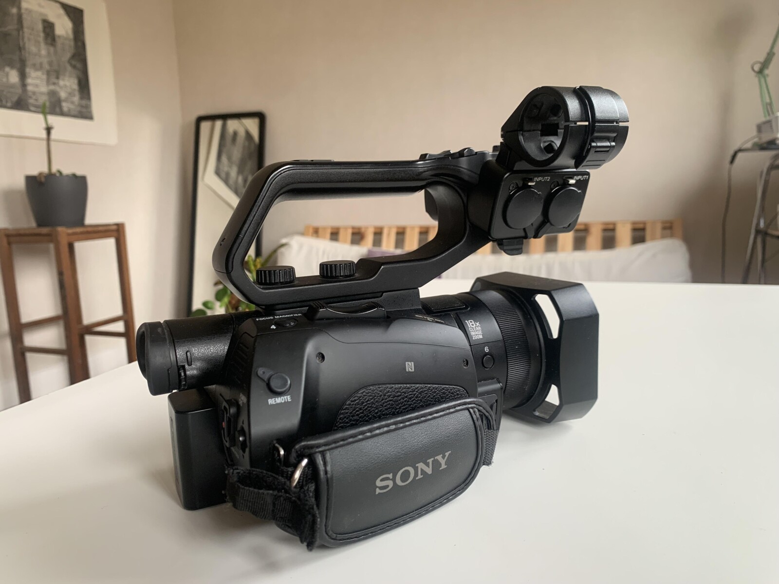 Sony HXR-NX80 - Photo 1 sur 3