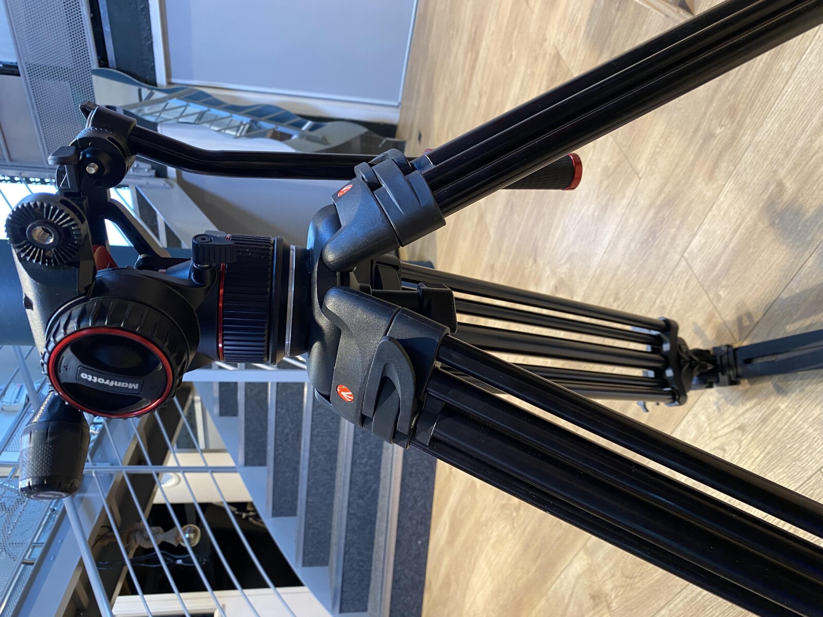 Manfrotto trepied 546 BK - Photo 2 sur 3