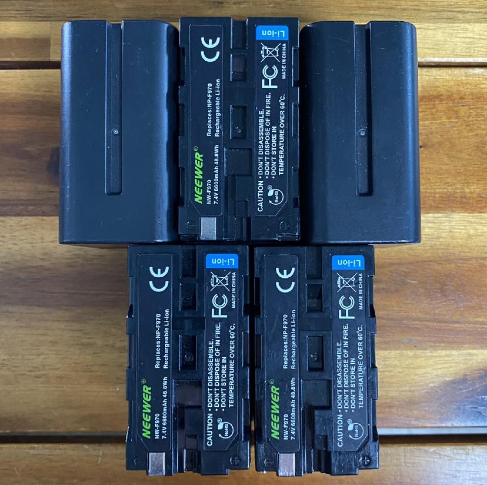 Batterie Neewer + chargeur - Photo 1 sur 1