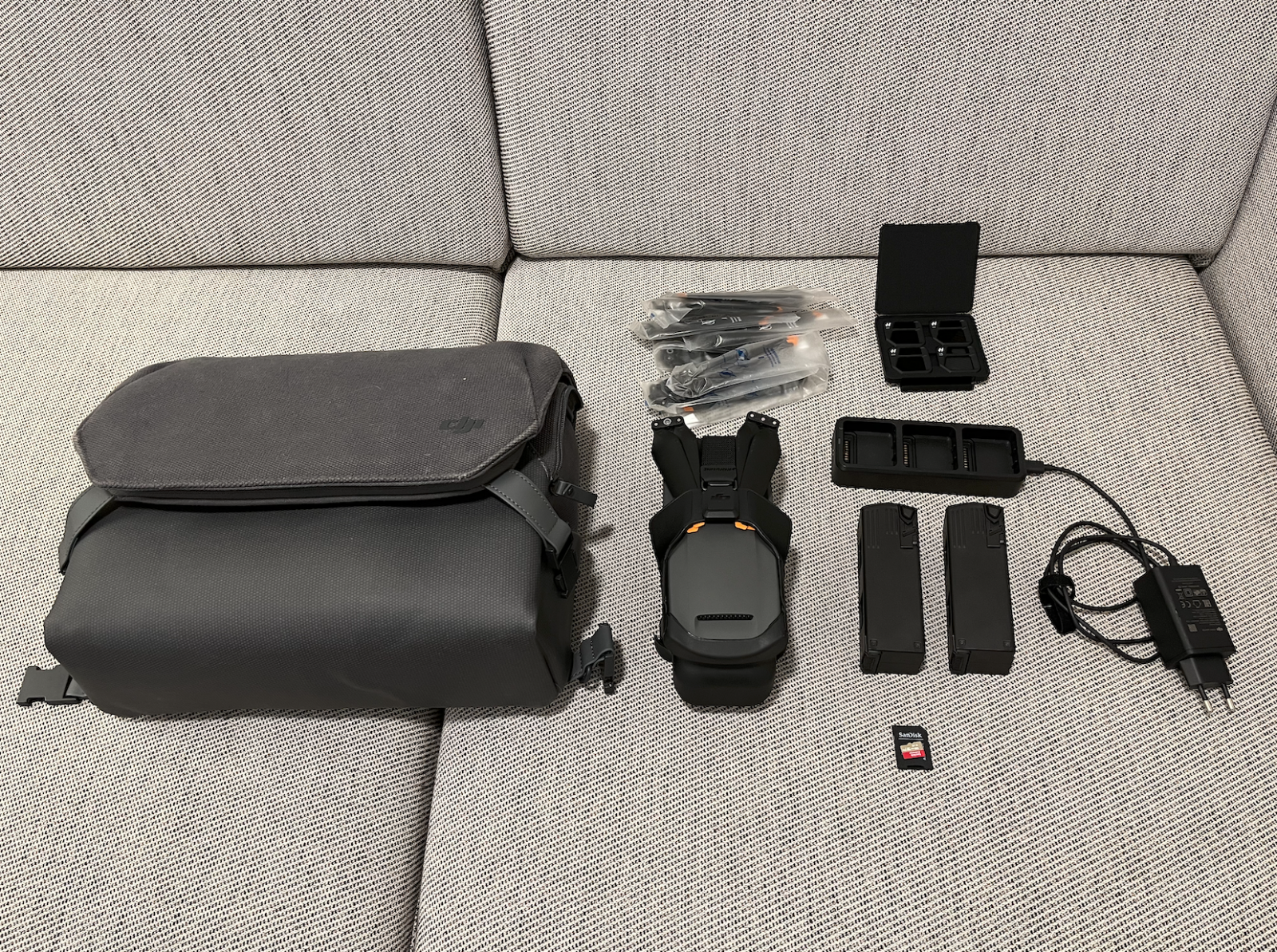 Drone DJI Mavic 3 Fly more combo - Photo 1 sur 3