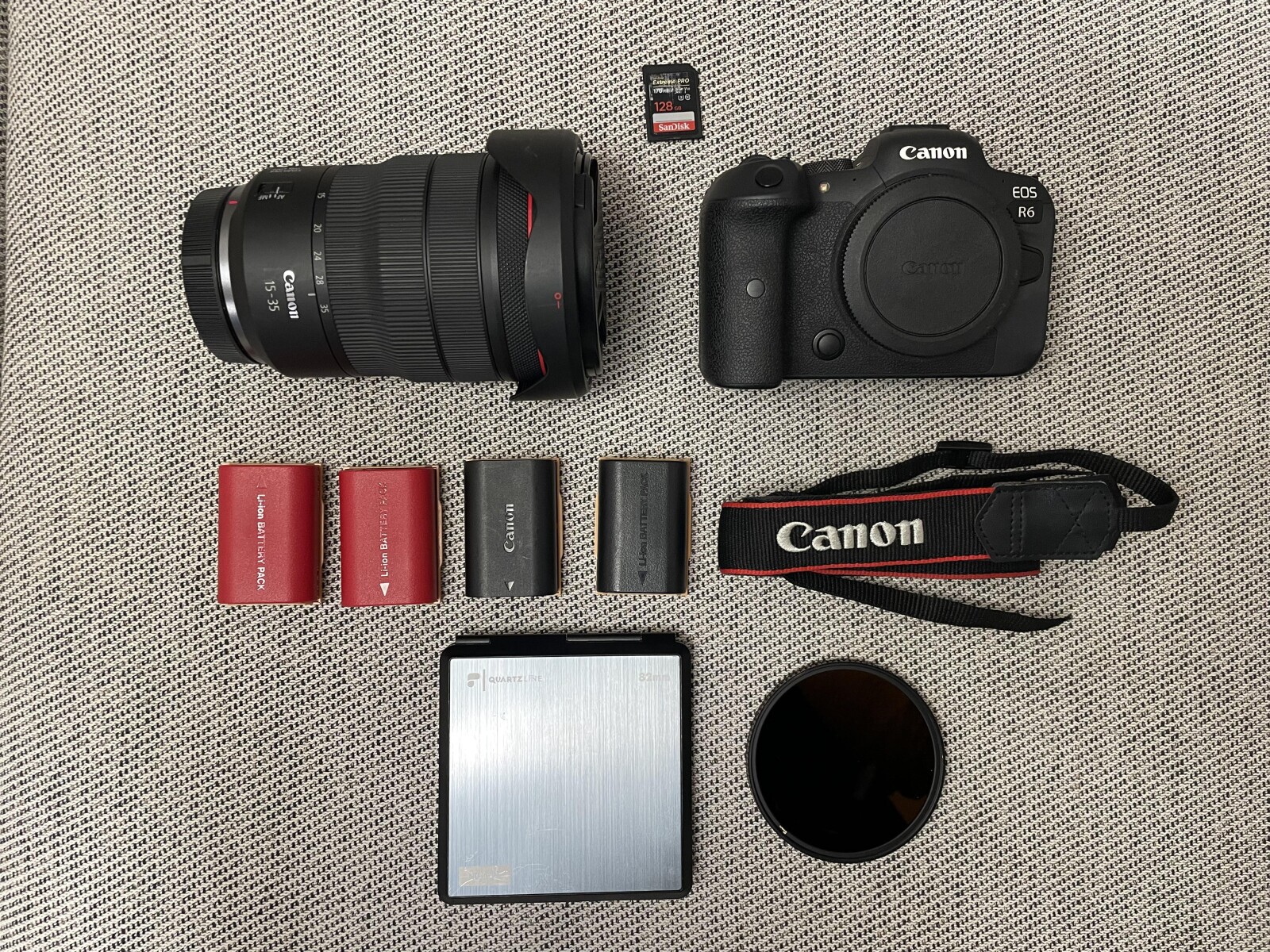 Kit Canon EOS R6 + objectif Canon 15-35 f2.8, Carte SD 128 Go et 4 batteries - Photo 1 sur 1
