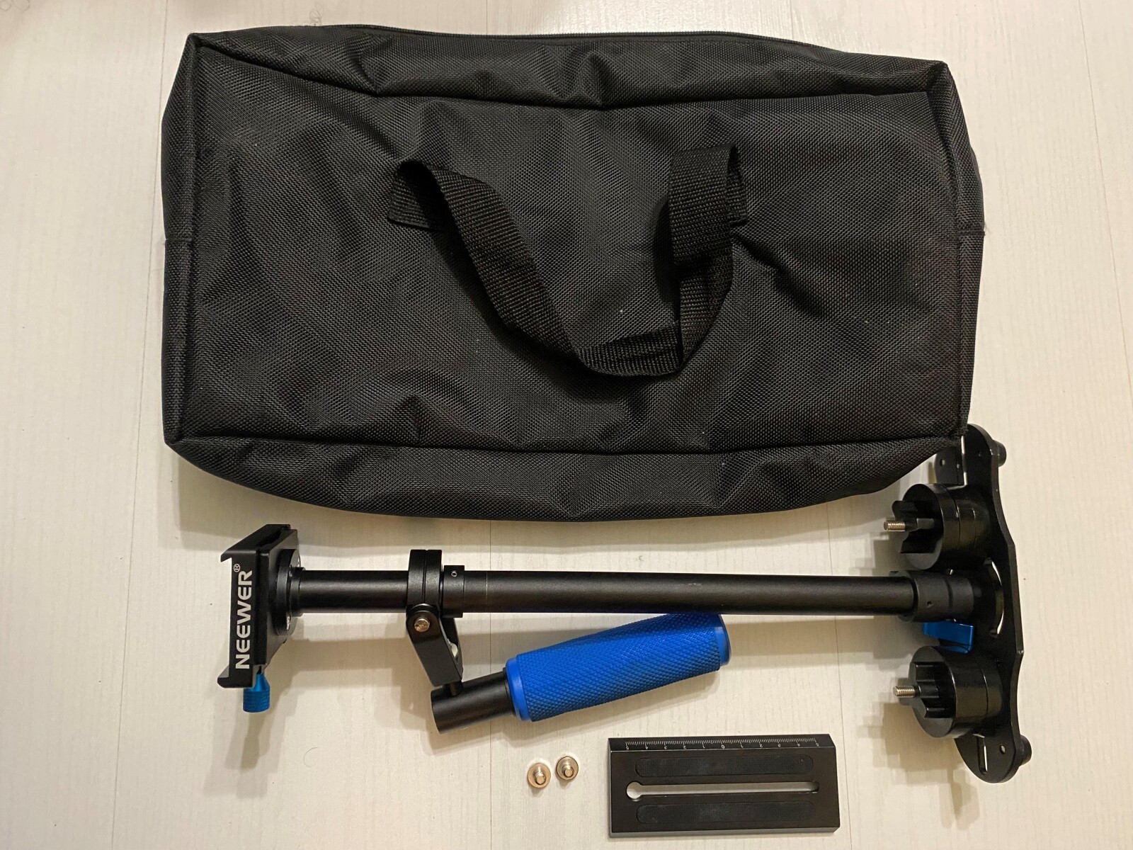 Flycam Stabilisateur neewer - Photo 1 sur 4